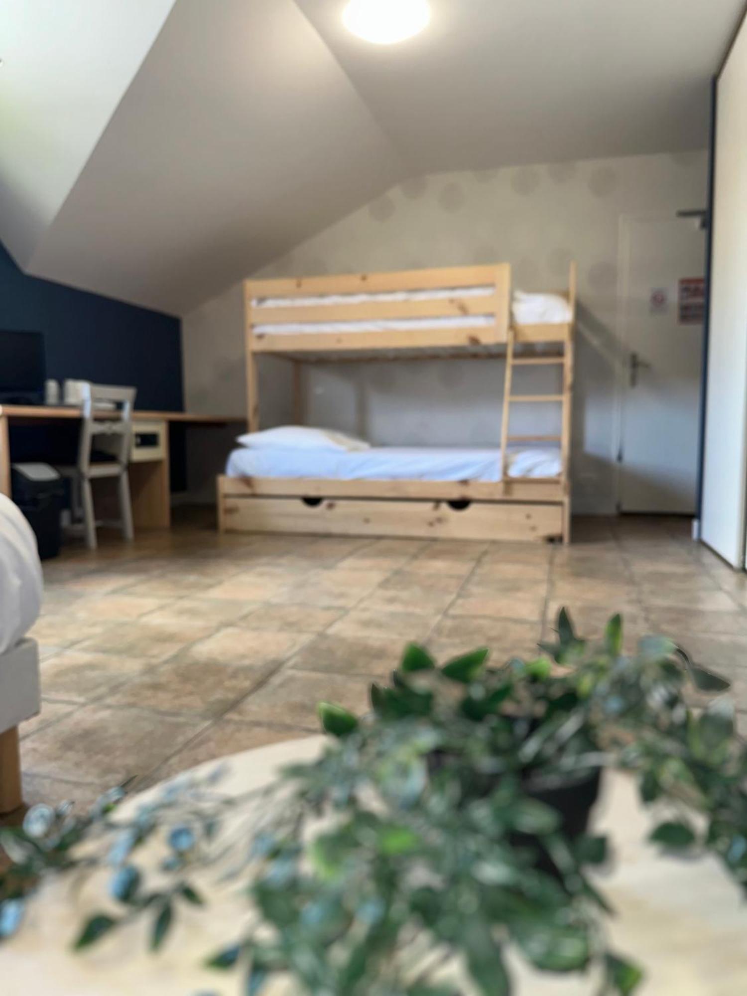 Logis Hotel Volcan Sancy Nebouzat Exterior photo